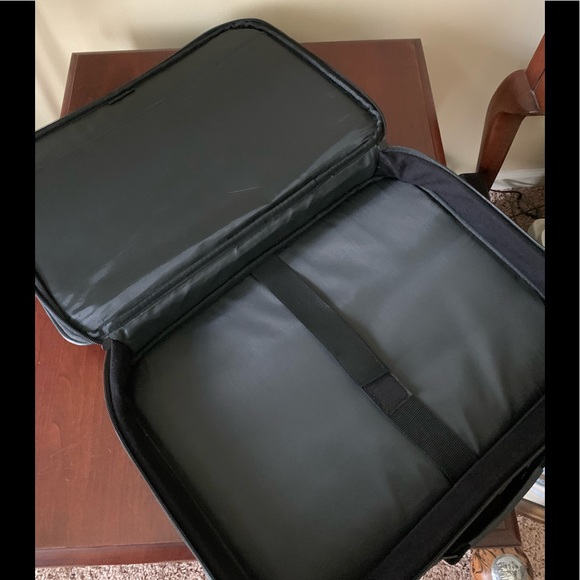 Tech Air 17” laptop briefcase - Picture 5 of 6